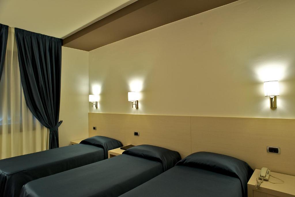 Sam Hotel Monfalcone Zimmer foto