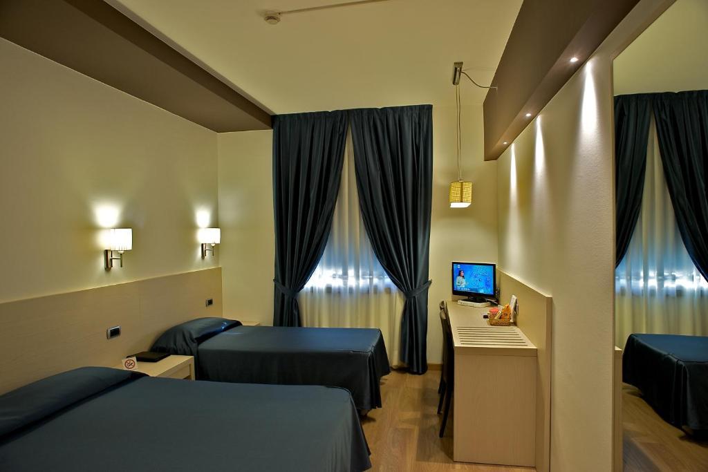 Sam Hotel Monfalcone Zimmer foto