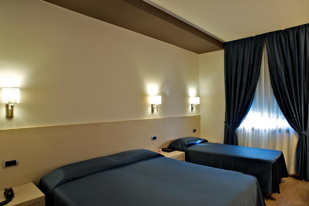 Sam Hotel Monfalcone Zimmer foto